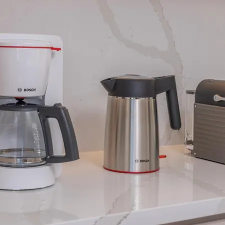 Earthy Haven-minimalist Luxury & Hot Tub * עיר רודוס