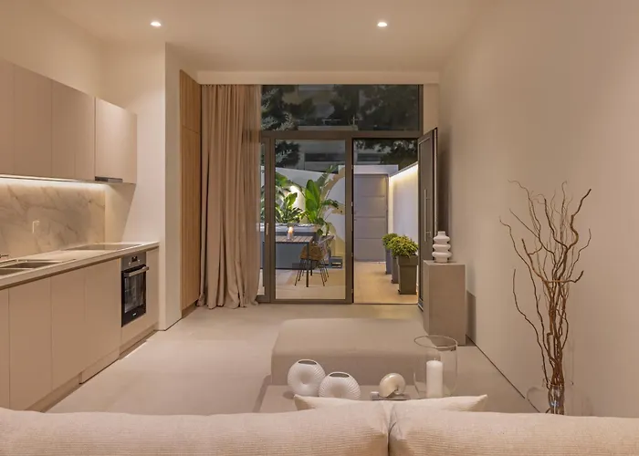 Earthy Haven-minimalist Luxury & Hot Tub * Rhodes City