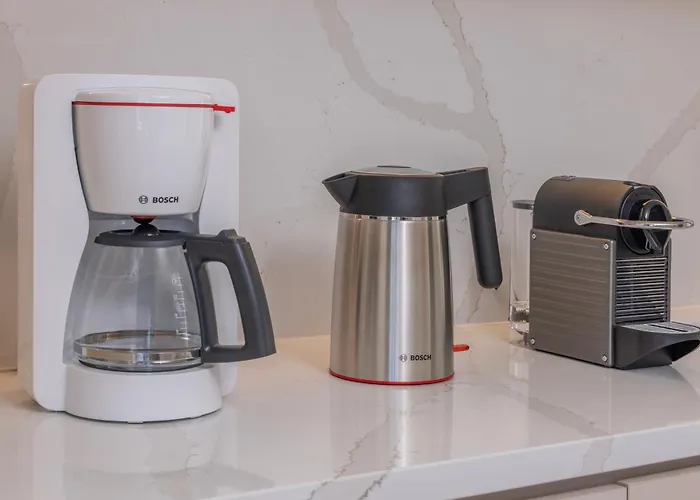 Earthy Haven-minimalist Luxury & Hot Tub * עיר רודוס