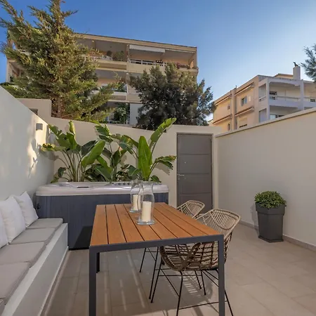 Earthy Haven-minimalist Luxury & Hot Tub * Rhodes City