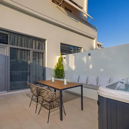 Earthy Haven-minimalist Luxury & Hot Tub *