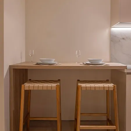Earthy Haven-minimalist Luxury & Hot Tub Apartment *