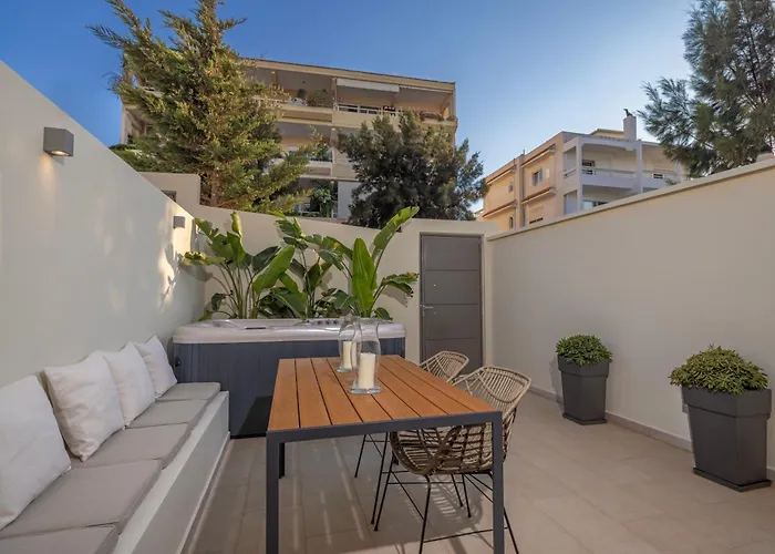 Earthy Haven-minimalist Luxury & Hot Tub * Rhodes City