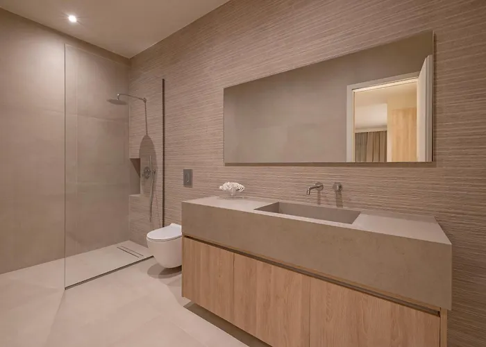 Earthy Haven-minimalist Luxury & Hot Tub * Rhodes City